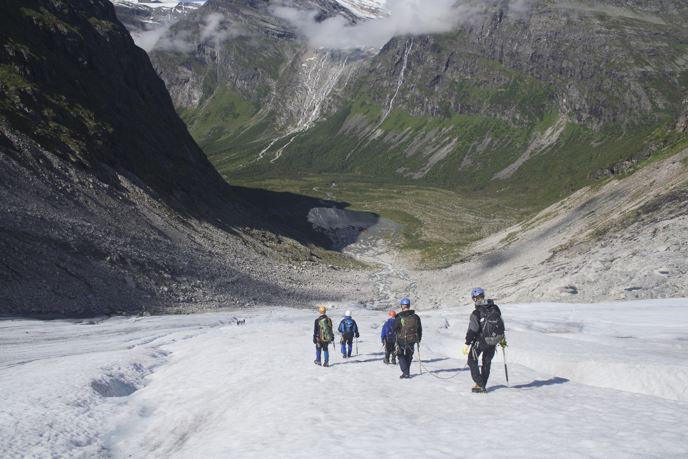 Descending Bødalsbreen