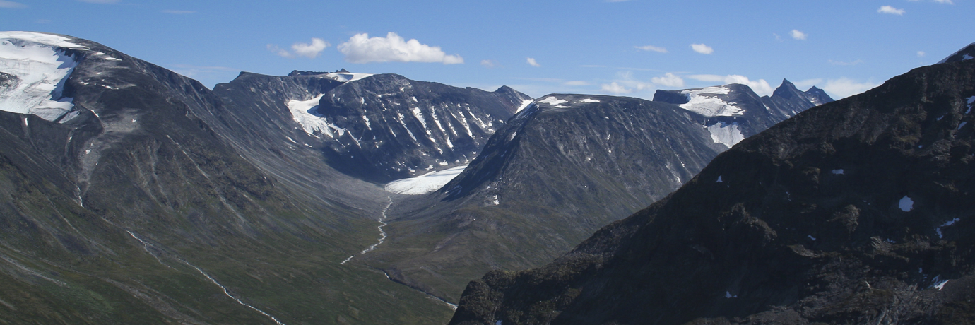 The view across Visdalen from Svellnosbreen to Hellstugubreen