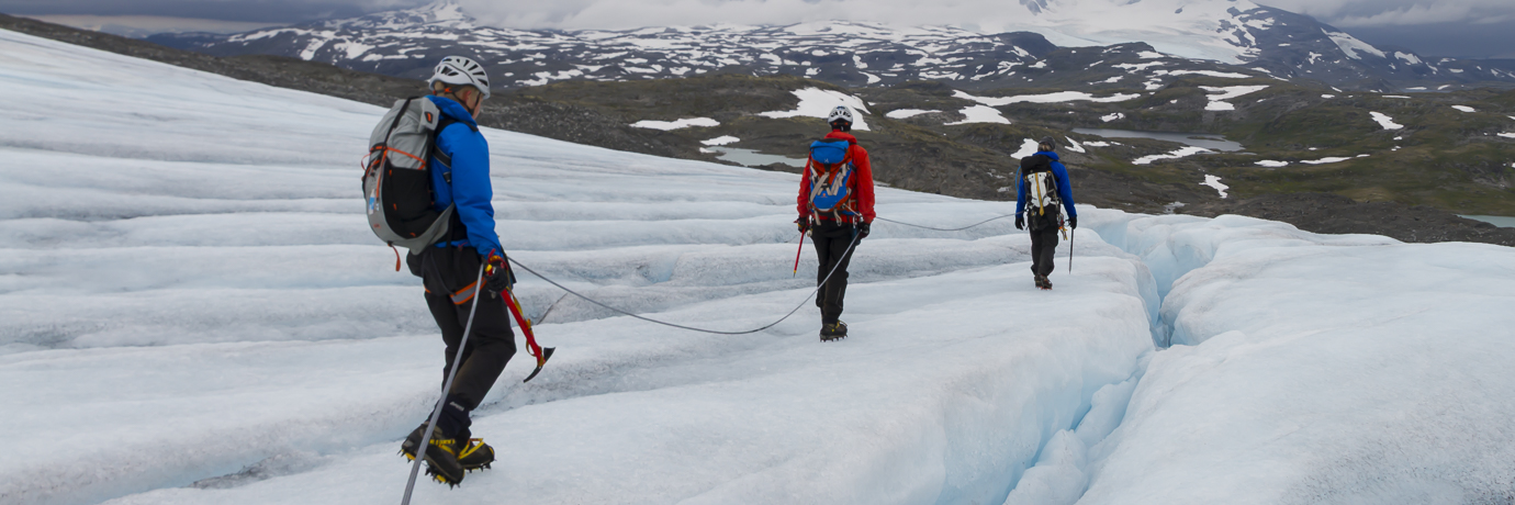 Descending Veobreen southwest of Glitterheim